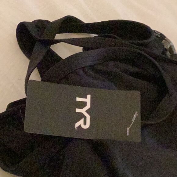 TYR Women's  Solid Diamondback Swimsuit, Black, Size 40 (1X) NWT - Picture 8 of 8